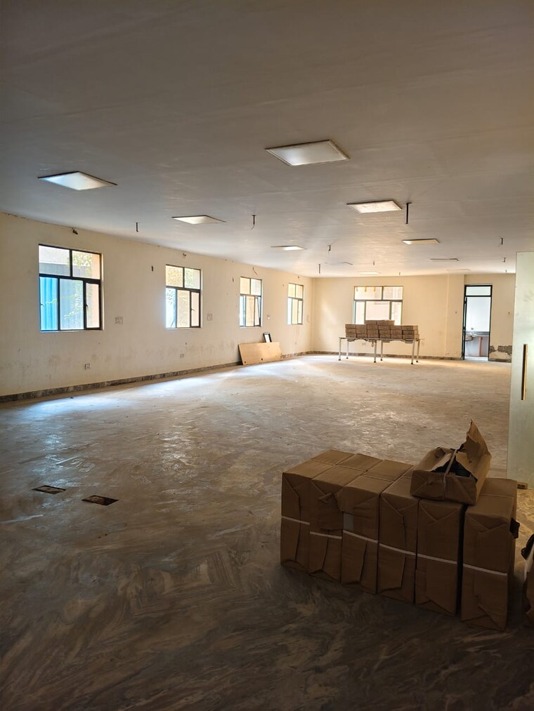 Living Room, sector 63 Commercial Warehouse 3000 Sq.Ft. In Sector 63 Noida 9578620