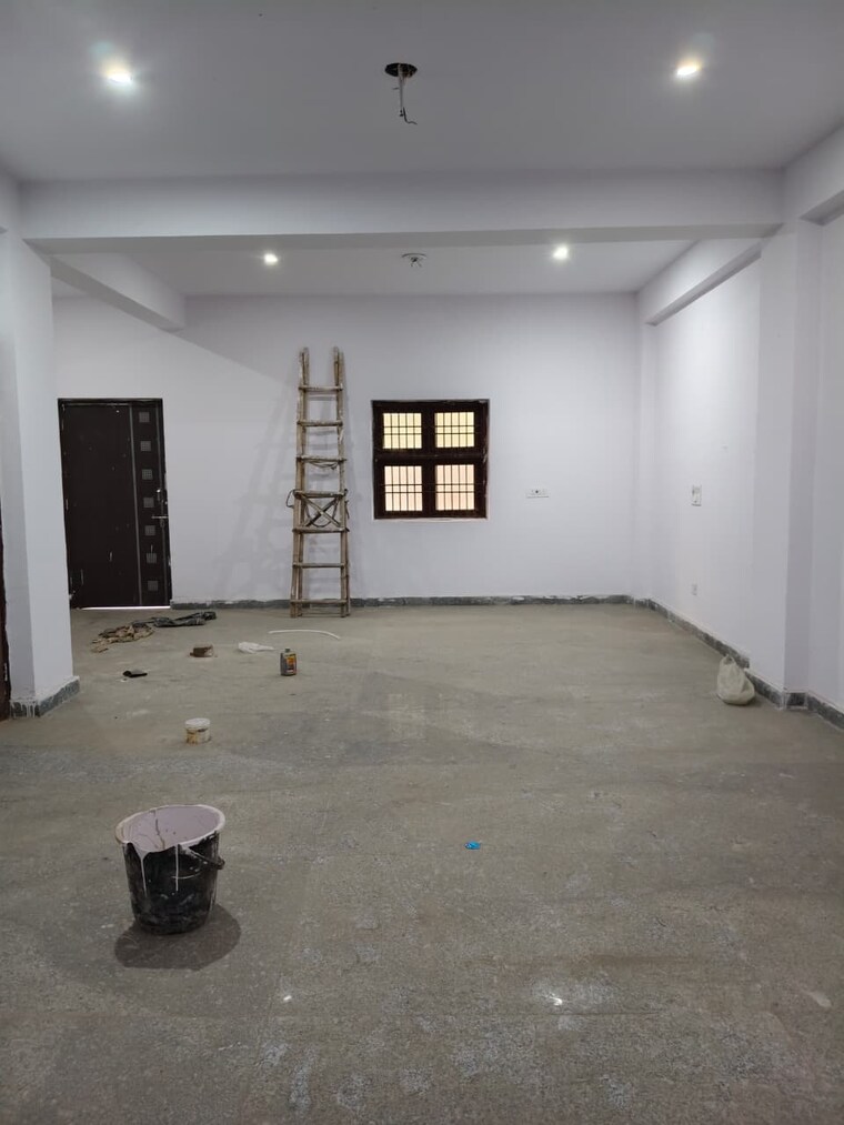  Parking, sector 63 Commercial Warehouse 800 Sq.Ft. In Sector 63 Noida 9578744