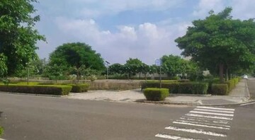 Plot For Sale in DLF Hyde Park, South Mullanpur