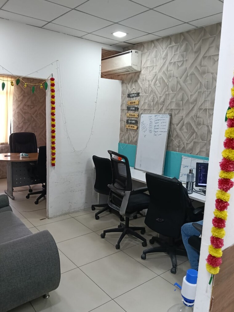 Team Area, sector 63 Commercial Office Space 460 Sq.Ft. In Sector 63 Noida 9578791