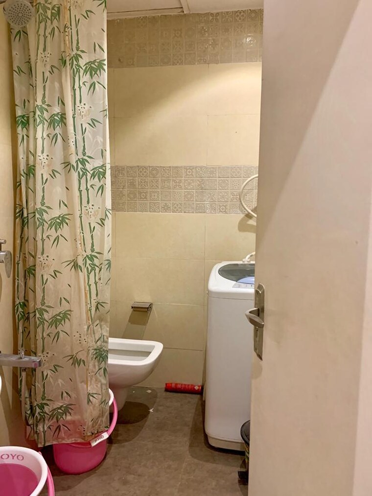 Bathroom, candy-castle 1 Bedroom 625 Sq.Ft. Apartment In Colaba Mumbai 9578820