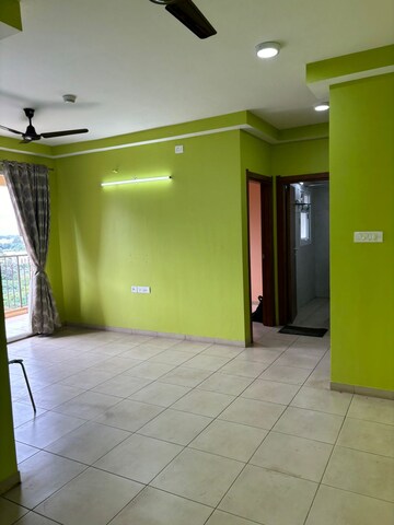 Room in 1.5 BHK Apartment at Bhartiya Nikoo Homes, Thanisandra Main Road – for Rent