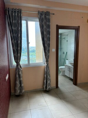 Room in 1.5 BHK Apartment at Bhartiya Nikoo Homes, Thanisandra Main Road – for Rent