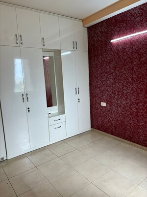 Room in 1.5 BHK Apartment at Bhartiya Nikoo Homes, Thanisandra Main Road – for Rent