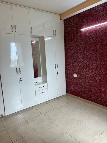 Room in 1.5 BHK Apartment at Bhartiya Nikoo Homes, Thanisandra Main Road – for Rent