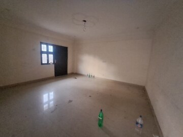 Room in  Warehouse at Sector 63 – for Rent