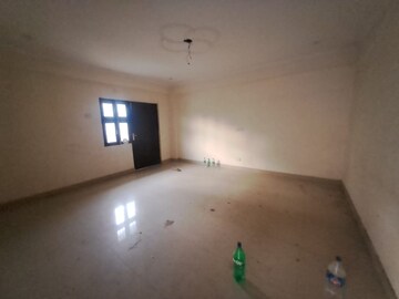 Room in  Warehouse at Sector 63 – for Rent
