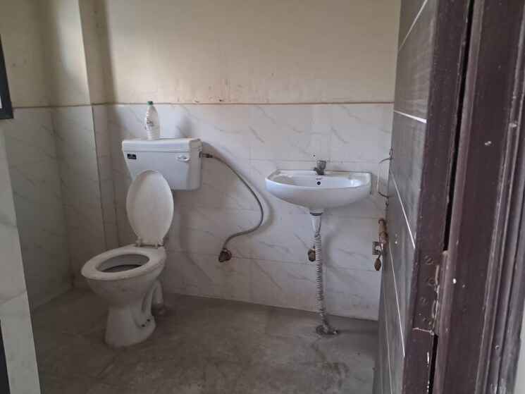 Bathroom, sector 63 Commercial Warehouse 790 Sq.Ft. In Sector 63 Noida 9578843