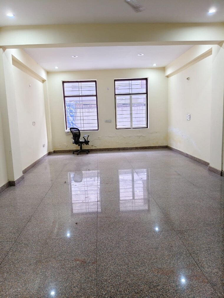 Living Room, sector 69 Commercial Warehouse 700 Sq.Ft. In Sector 69 Noida 9578876