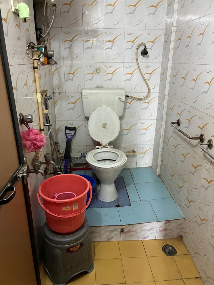 Bathroom, bhakti-anugan-chs 2 Bedroom 810 Sq.Ft. Apartment In Kopar Khairane Navi Mumbai 9578871