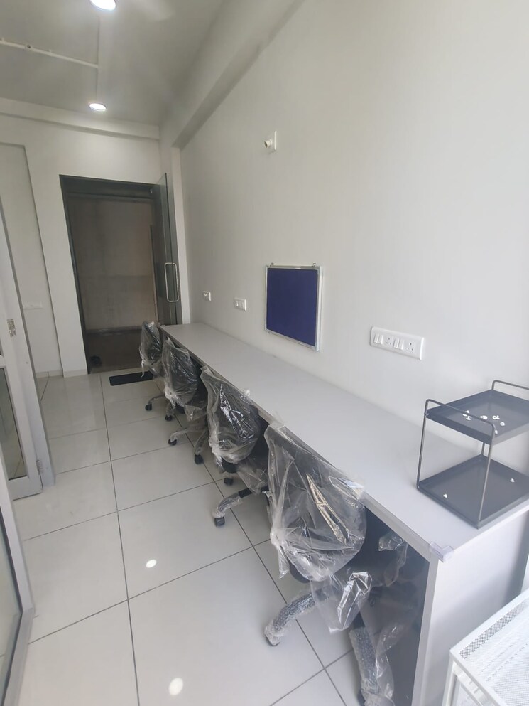 Team Area, united-world-trade-tower Commercial Office Space 535 Sq.Ft. In Makarba Ahmedabad 9578884