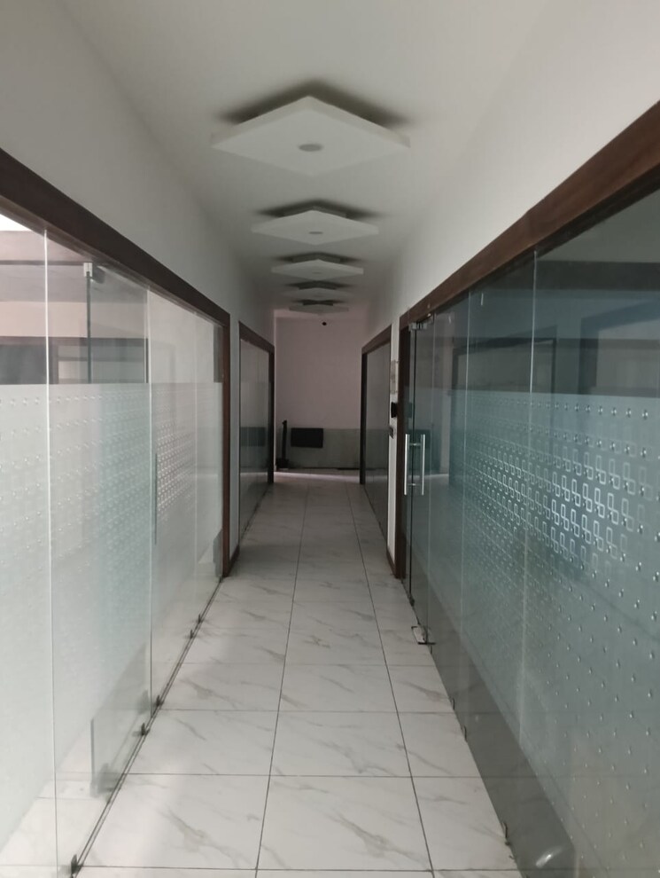undefined, sector 63 Commercial Office Space 1000 Sq.Ft. In Sector 63 Noida 9578908