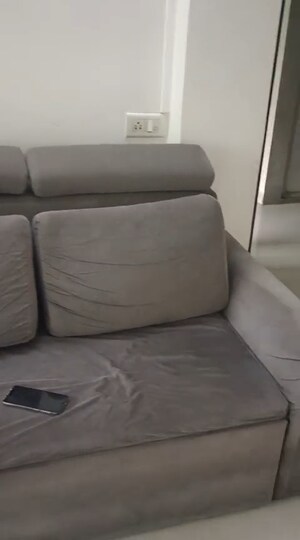 Room in 2 BHK Apartment at Kanika CHS, Andheri East – for Rent