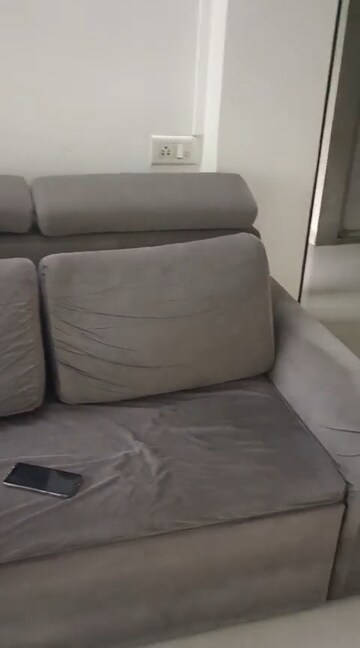 Room in 2 BHK Apartment at Kanika CHS, Andheri East – for Rent