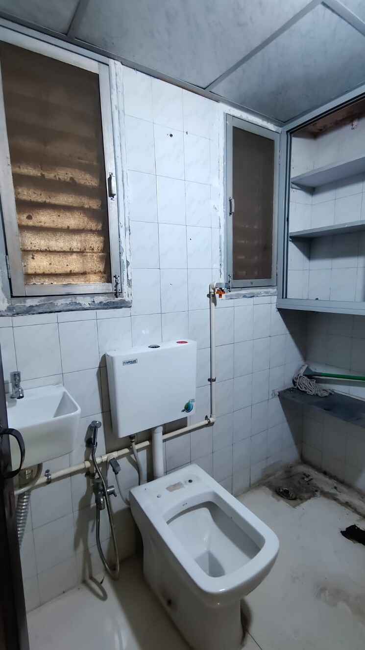 Bathroom, morar-ashish 2 Bedroom 900 Sq.Ft. Apartment In Samata Nagar Thane 9578927