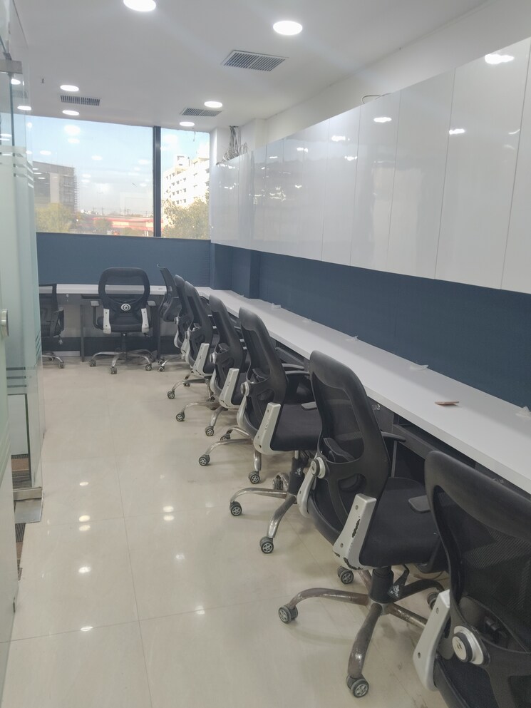 Team Area, netaji subhash place Commercial Office Space 947 Sq.Ft. In Netaji Subhash Place Delhi 9578993