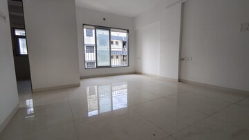 Room in 2 BHK Apartment at Maauli Omkar CHSL, Mulund East – for Rent