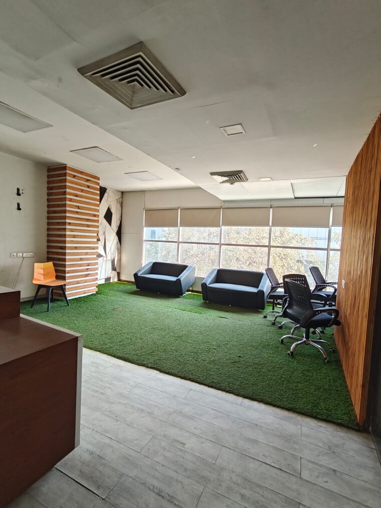  Parking, sector 44 Commercial Office Space 5000 Sq.Ft. In Sector 44 Gurgaon 9579006
