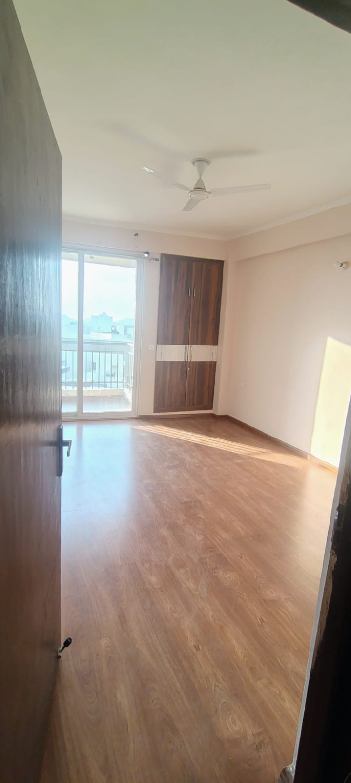 3 BHK Apartment For Rent in Amrapali Golf Homes