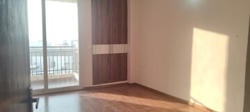 Room in 3 BHK Apartment at Amrapali Golf Homes, Sector 4 Greater Noida – for Rent