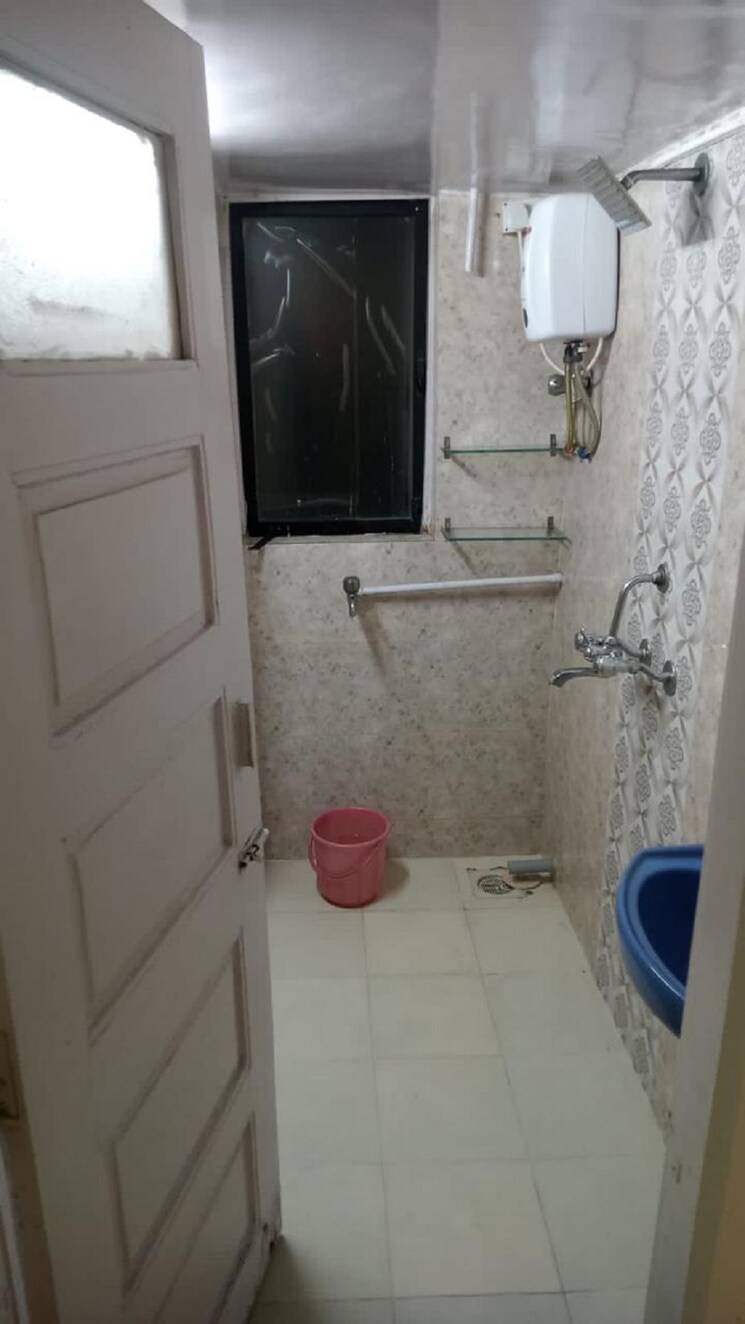Bathroom, bandra west 1 Bedroom 500 Sq.Ft. Apartment In Bandra West Mumbai 9579027