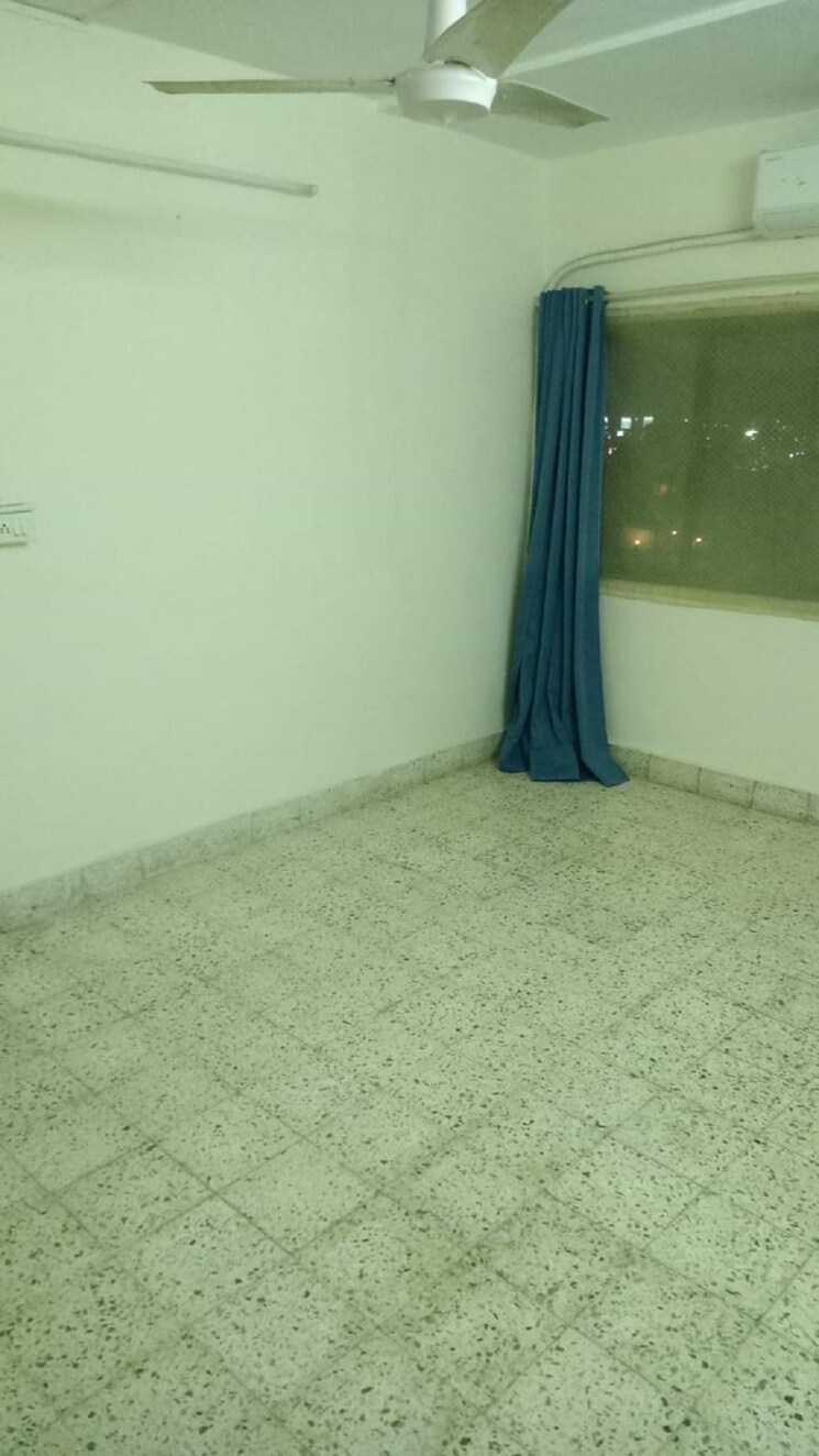 Room, bandra west 1 Bedroom 500 Sq.Ft. Apartment In Bandra West Mumbai 9579027