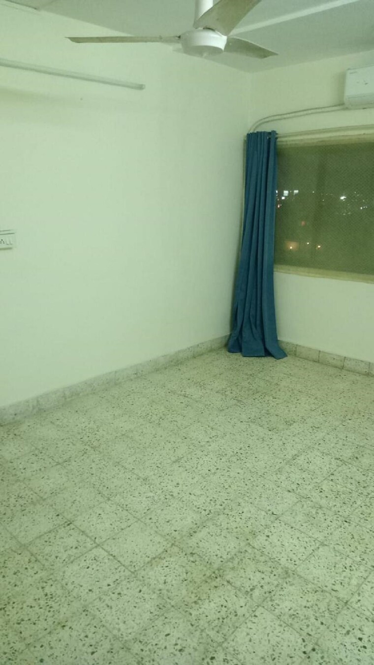 Room, bandra west 1 Bedroom 500 Sq.Ft. Apartment In Bandra West Mumbai 9579027