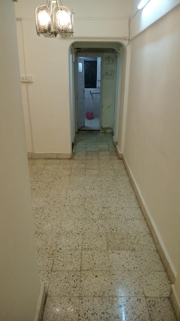 Room, bandra west 1 Bedroom 500 Sq.Ft. Apartment In Bandra West Mumbai 9579027