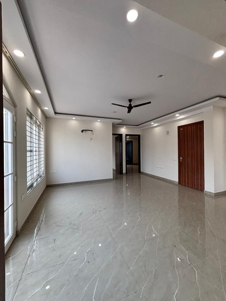 Room, ardee-city 3 Bedroom 1830 Sq.Ft. Apartment In Sector 52 Gurgaon 9579069