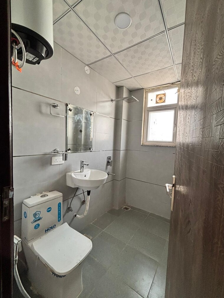 Bathroom, ardee-city 3 Bedroom 1830 Sq.Ft. Apartment In Sector 52 Gurgaon 9579069