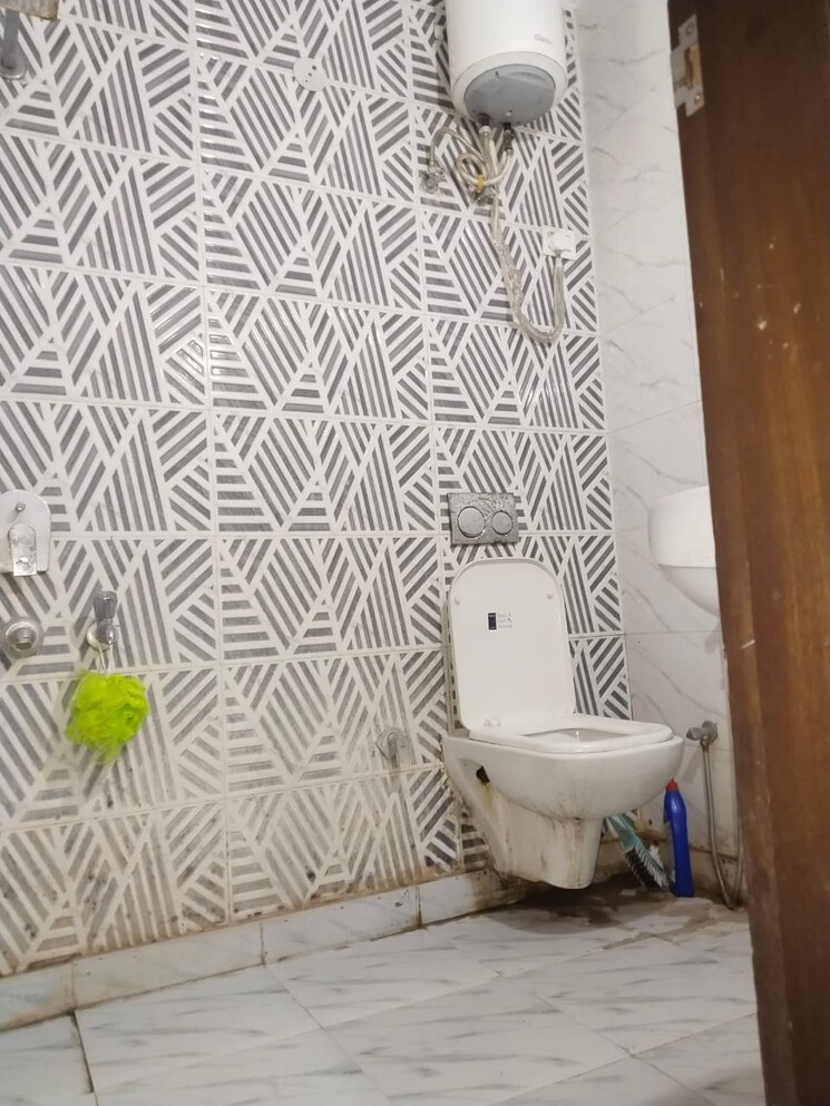 Bathroom, ashoka-enclave-3 3 Bedroom 1250 Sq.Ft. Builder Floor In Sector 35 Faridabad 9579100