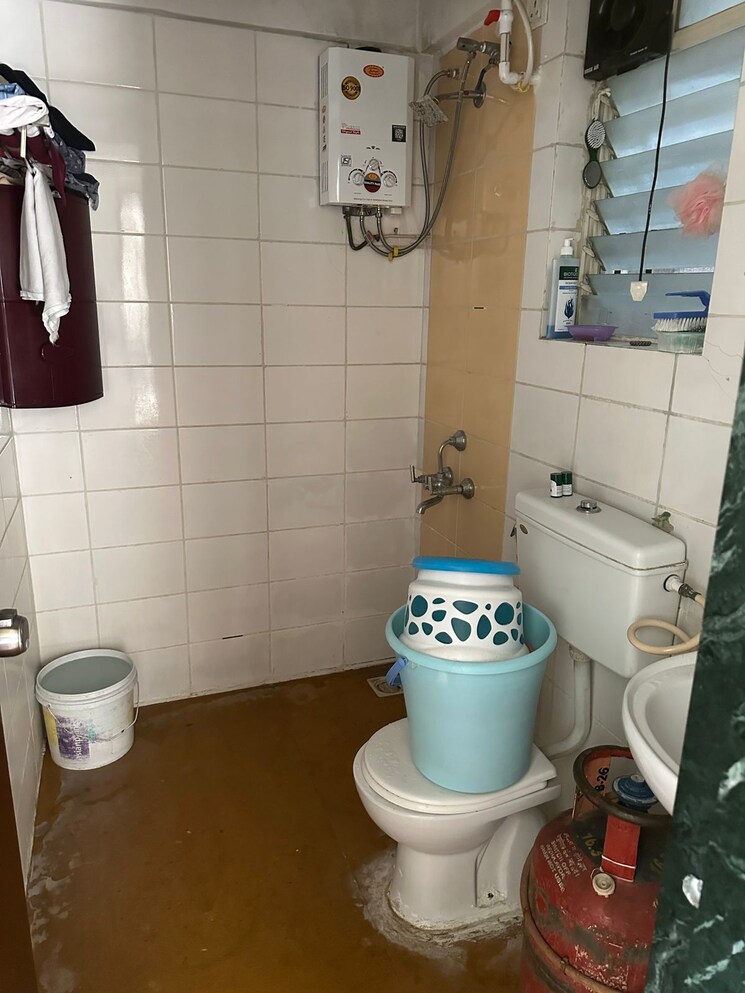 Bathroom, 33-keshavkunj 3 Bedroom 1365 Sq.Ft. Apartment In Mundhwa Pune 9579114