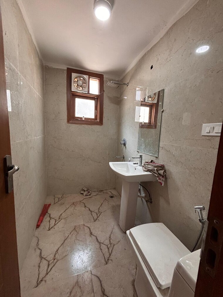 Bathroom, saket 1 RK 350 Sq.Ft. Builder Floor In Saket Delhi 9579108