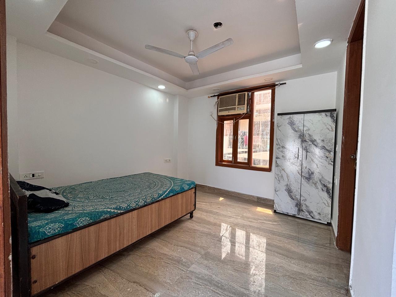 1 RkBuilder Floor For Rent in Saket
