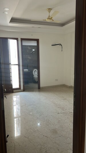 Room in 3 BHK Apartment at M3M Atrium, Sector 57 – for Rent
