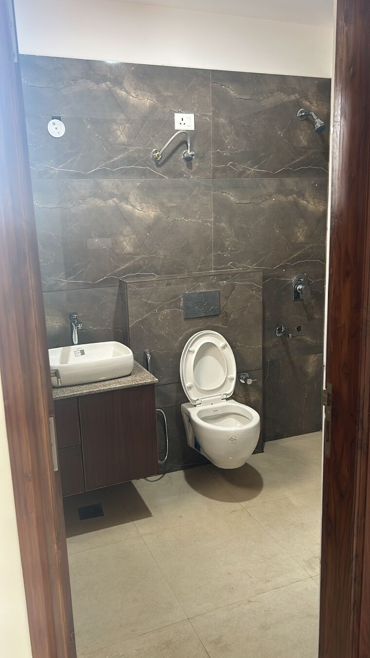 Bathroom, m3m-atrium 3 Bedroom 1750 Sq.Ft. Apartment In Sector 57 Gurgaon 9579118