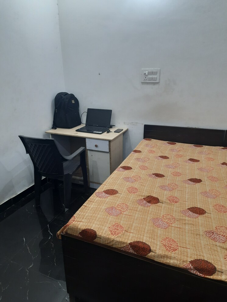 Team Area, sector 122 Pg For Boys & Girls In Sector 122 9579117