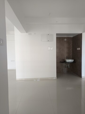 Room in 2 BHK Apartment at Ambrosia Alley, Hadapsar – for Rent