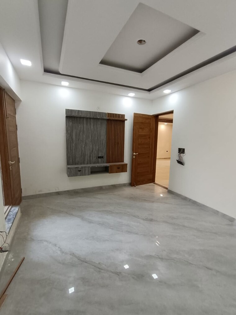 Room, kalkaji 4 Bedroom 870 Sq.Yd. Builder Floor In Kalkaji Delhi 9579125