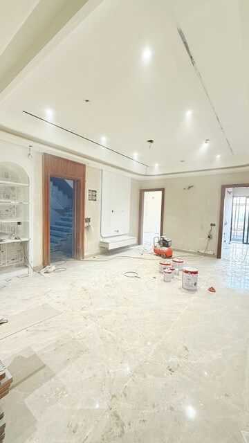 Parking in 4 BHK Builder Floor at Ansal API Esencia, Sector 67 – for Sale