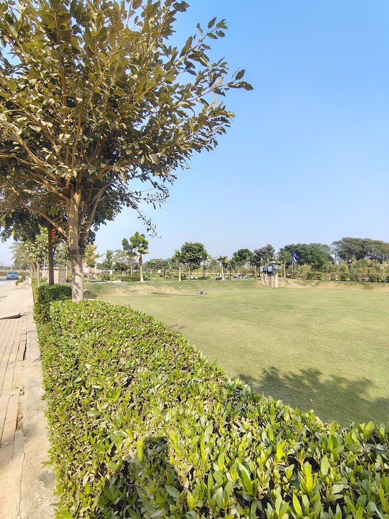 Garden, signature-global-city-of-colours Commercial Land 514 Sq.Yd. In Nh 8 Gurgaon 9579152
