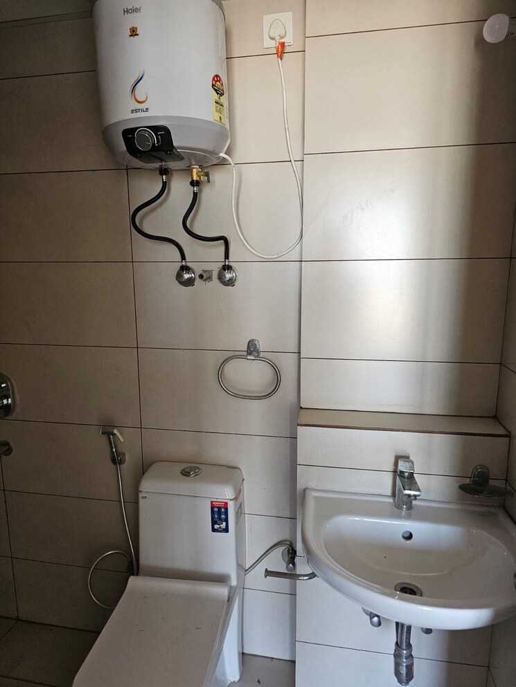 Bathroom, tata-eureka-park 2 Bedroom 1100 Sq.Ft. Apartment In Sector 150 Noida 9579166