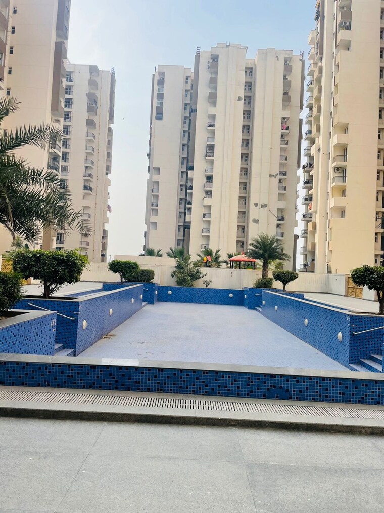Swimming Pool, amrapali-leisure-park 2.5 Bedroom 955 Sq.Ft. Apartment In Amrapali Leisure Valley Greater Noida 9579148