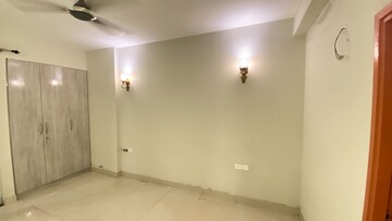Room in 2 BHK Apartment at Eldeco Live By The Greens, Sector 150 – for Rent