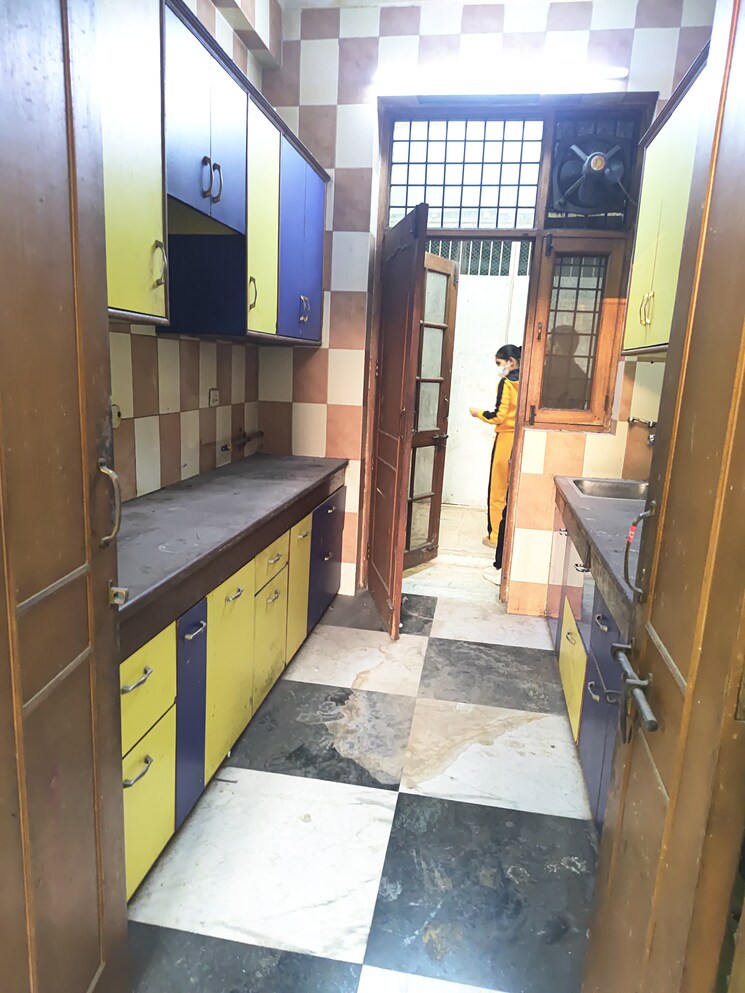 Team Area, rwa-apartments-sector-50 2 Bedroom 162 Sq.Mt. Builder Floor In Sector 50 Noida 9579181