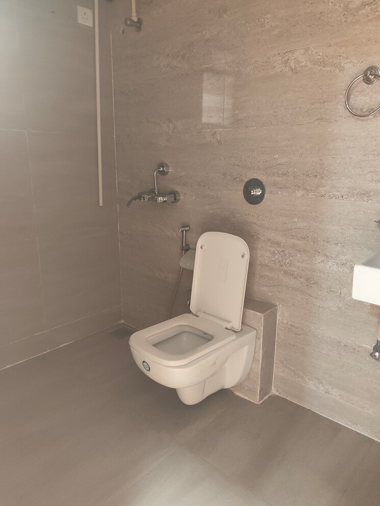 Bathroom, cosmos-jewels-solitaire 3 Bedroom 960 Sq.Ft. Apartment In Ghodbunder Road Thane 9579173