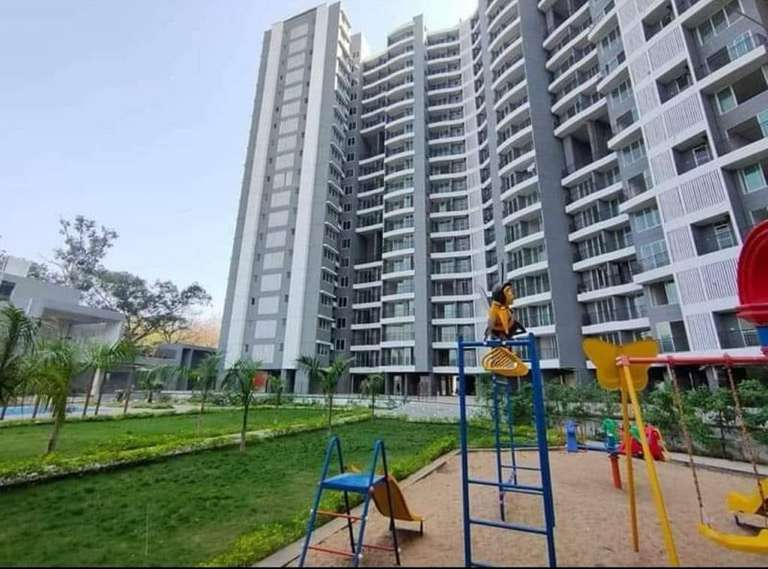 1 BHK + Extra Room 710 Sq.Ft. Apartment in Hiraco Eminence