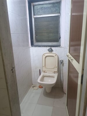 Bathroom in 1 BHK Apartment at Andheri West – for Rent