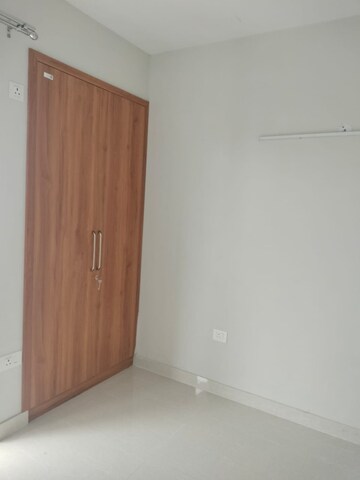 Room in 2 BHK Apartment at Tata Eureka Park, Sector 150 – for Rent
