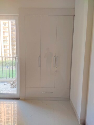 Room in 2 BHK Apartment at Tata Eureka Park, Sector 150 – for Rent